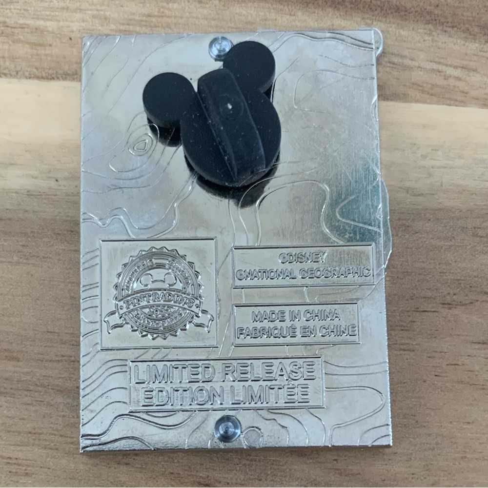 National Geographic & Disney cheetah pin NWOT - Picture 5 of 6